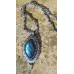 Pendentif en Labradorite brodée sur cuir