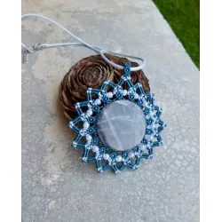 Pendentif macramé Soleil bleu et Labradorite
