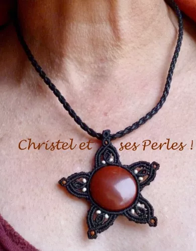 Pendentif macramé Soleil et Jaspe rouge Pendentif macramé Soleil et Jaspe rouge